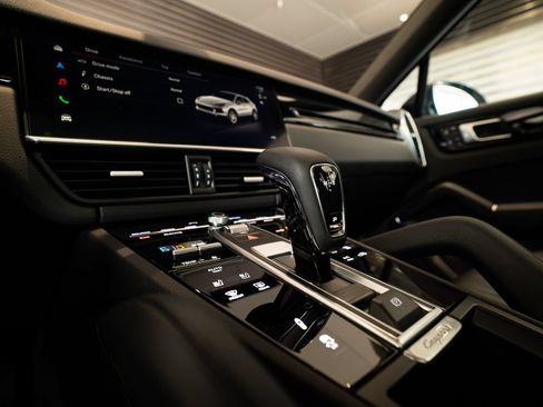 Certified 2023 Porsche Cayenne Coupe AWD/4WD image 18