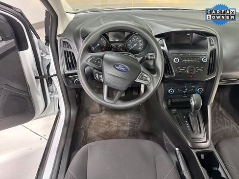 Used 2018 Ford Focus SE image 12