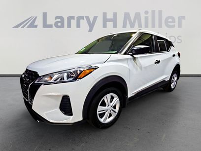 New 2025 Nissan Kicks Play S