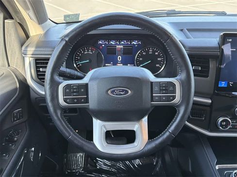 Used 2024 Ford Expedition XLT image 12