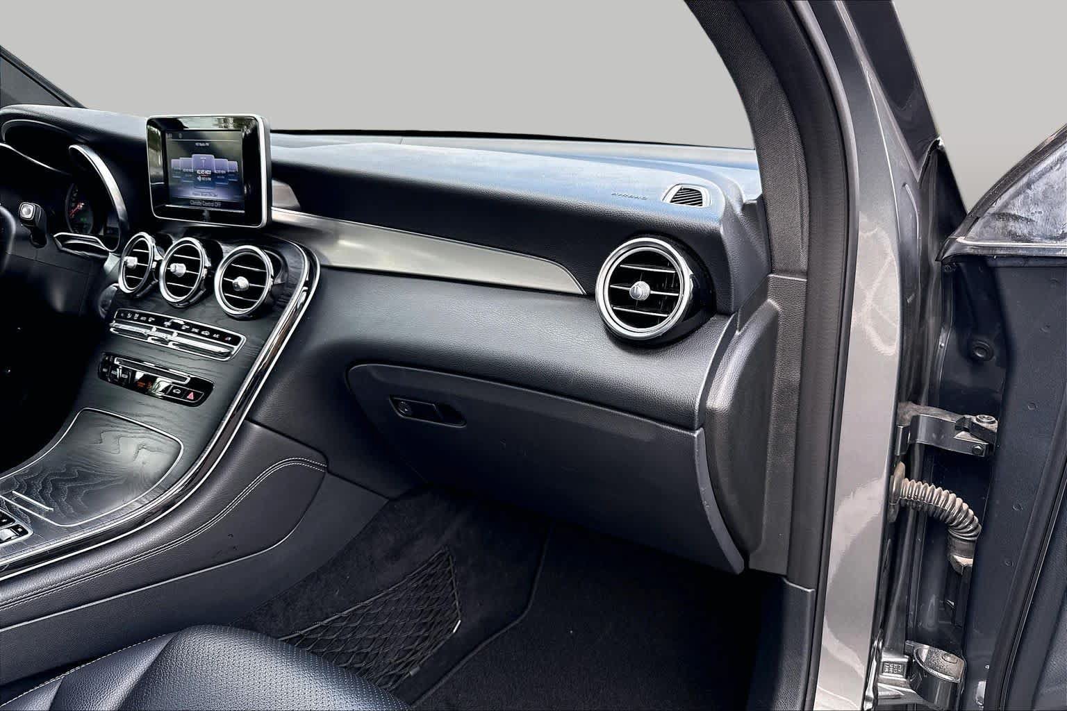 Used 2019 Mercedes-Benz GLC 300 4MATIC Coupe image 18