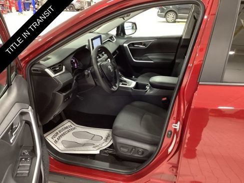 Used 2025 Toyota RAV4 XLE AWD/4WD image 10