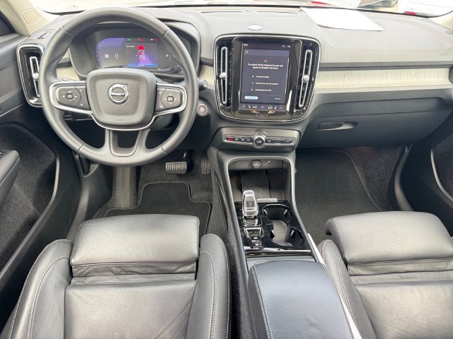 Used 2025 Volvo XC40 B5 Plus AWD/4WD image 15
