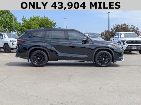 Used 2024 Toyota Highlander XSE image 4