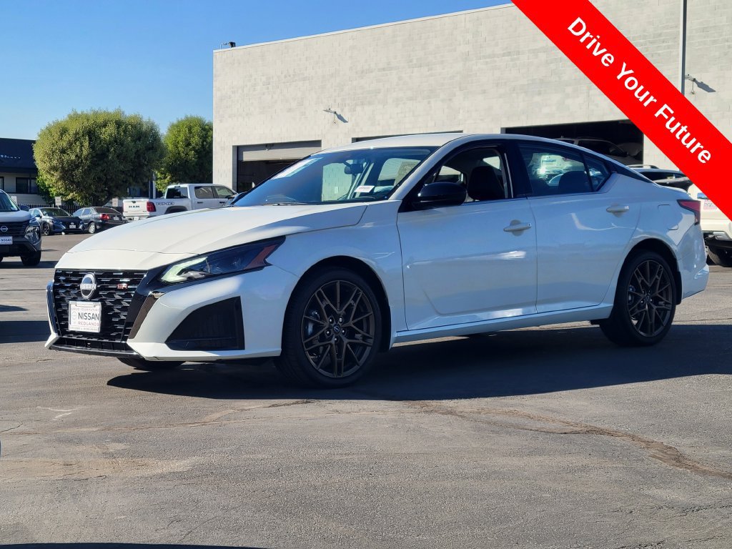 Used 2025 Nissan Altima 2.5 SR AWD/4WD image 2