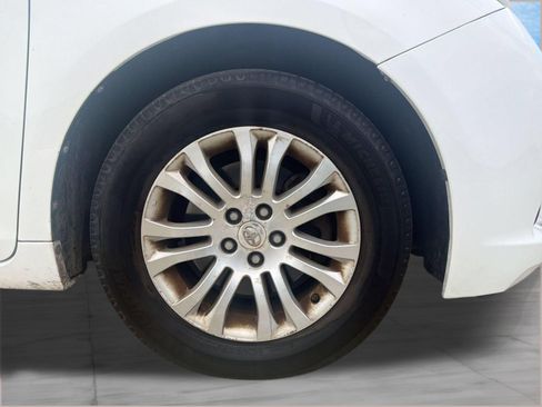 Used 2011 Toyota Sienna XLE w/ XLE Navigation Pkg FWD image 12