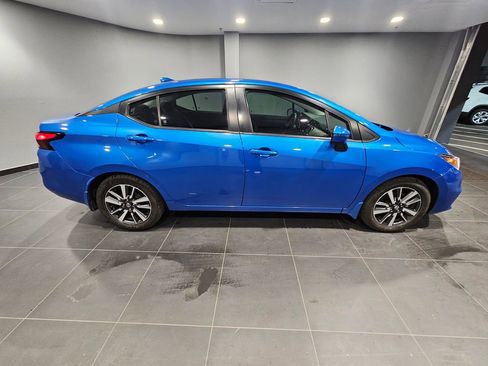 Used 2021 Nissan Versa SV image 4