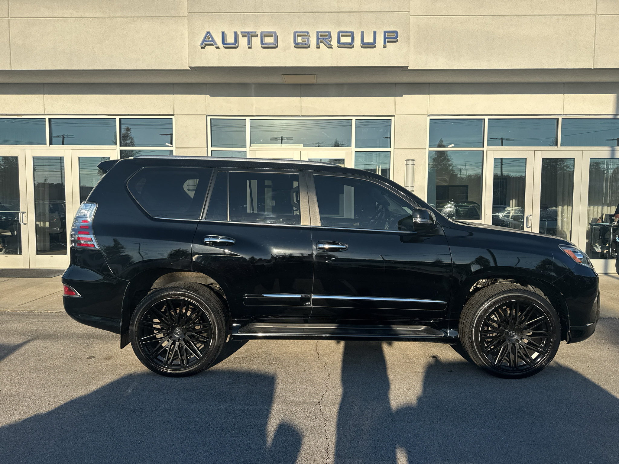 Used 2017 Lexus GX 460 Premium w/ Premium Package AWD/4WD image 2