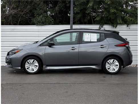 Used 2025 Nissan Leaf S FWD image 11