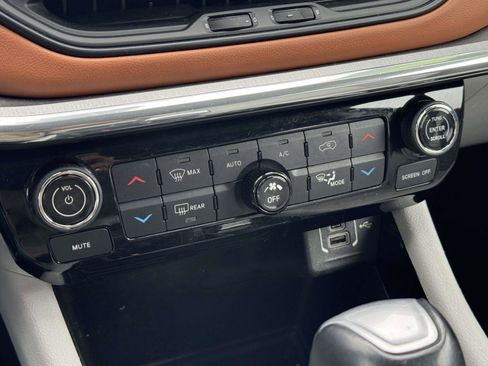 Used 2022 Jeep Compass Limited image 14