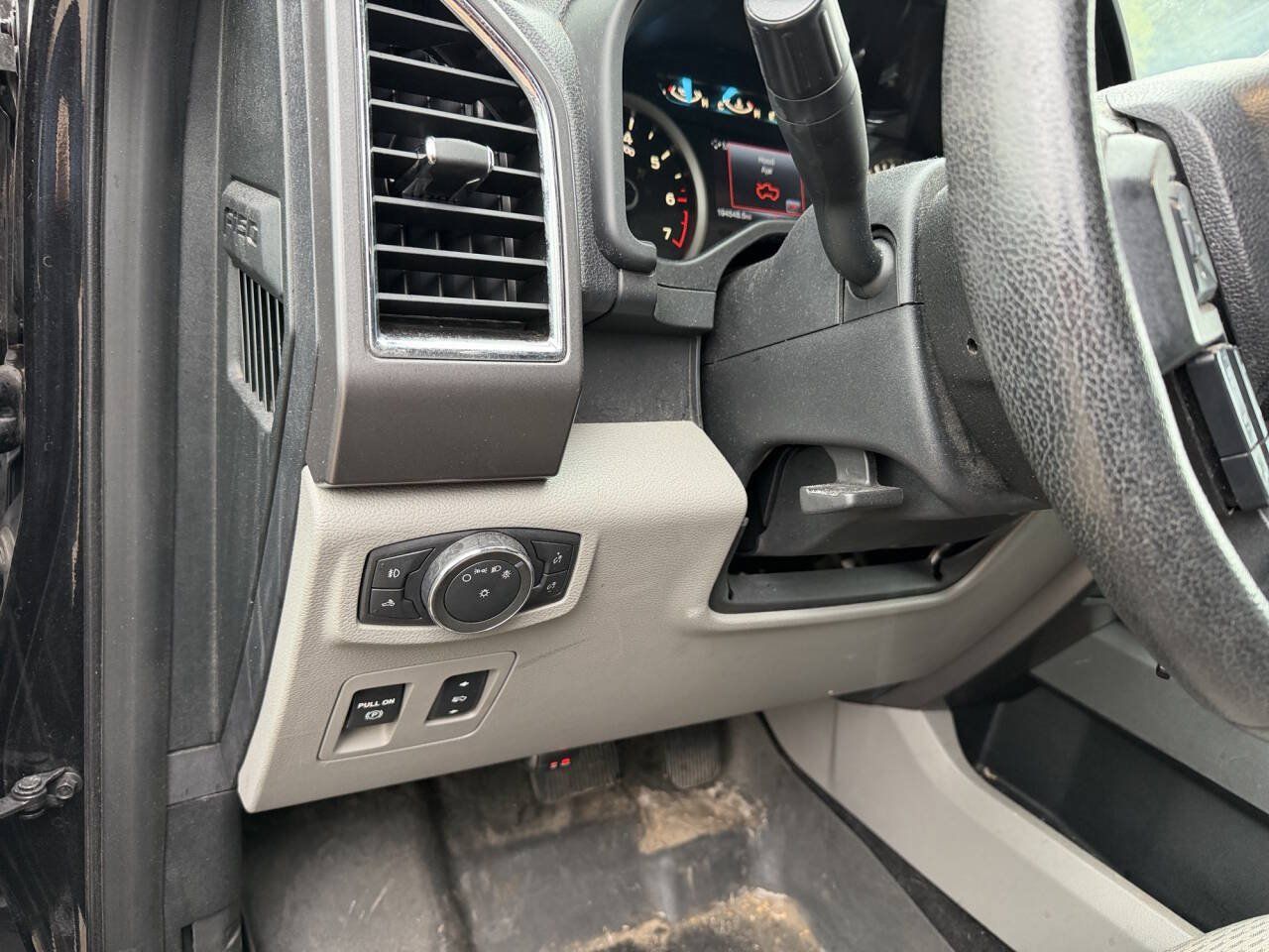 Used 2015 Ford F150 XLT w/ Equipment Group 301A Mid AWD/4WD image 34