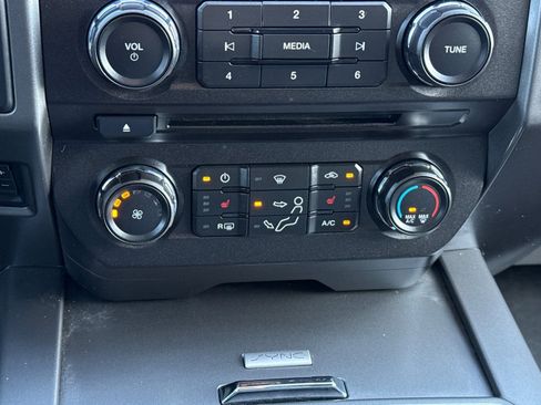 Used 2017 Ford F250 XLT w/ XLT Premium Package AWD/4WD image 20
