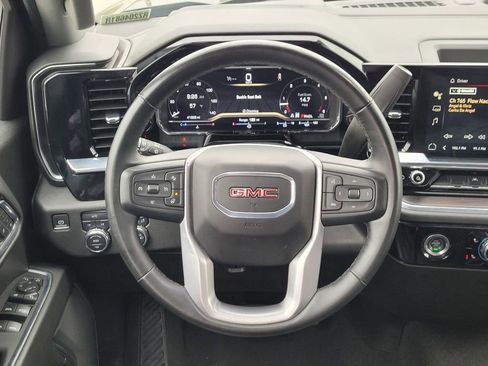 Used 2024 GMC Sierra 1500 SLT image 12