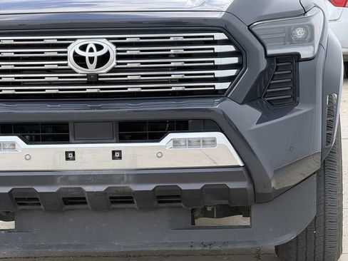 Used 2024 Toyota Tacoma Limited w/ Limited Package (LT) image 7