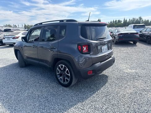 Used 2018 Jeep Renegade Latitude w/ Advanced Technology Group FWD image 7