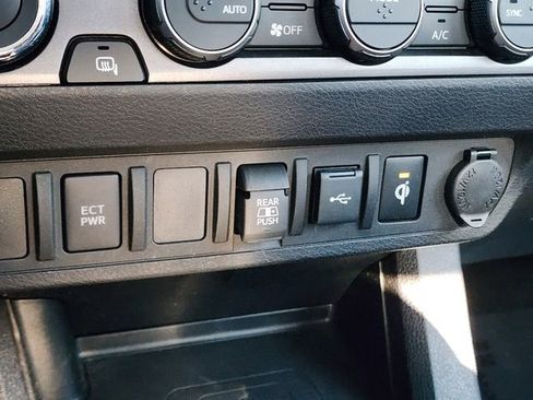 Used 2023 Toyota Tacoma TRD Off-Road image 25