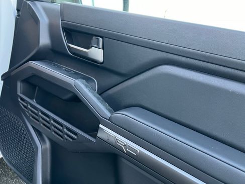 Used 2025 Toyota Tacoma TRD Off-Road image 34