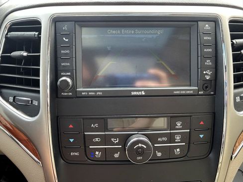 Used 2011 Jeep Grand Cherokee Overland AWD/4WD image 24