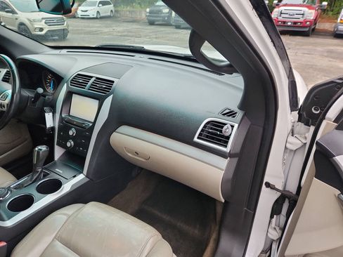 Used 2014 Ford Explorer XLT w/ Equipment Group 202A AWD/4WD image 21