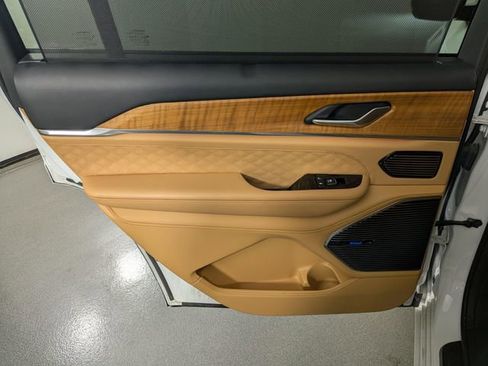 Used 2023 Jeep Grand Cherokee L Summit image 18