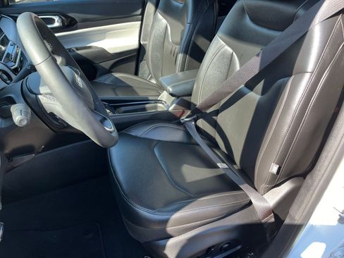 Used 2025 Jeep Compass Limited image 36