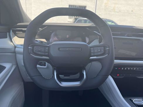 Used 2026 Jeep Cherokee Limited AWD/4WD image 12