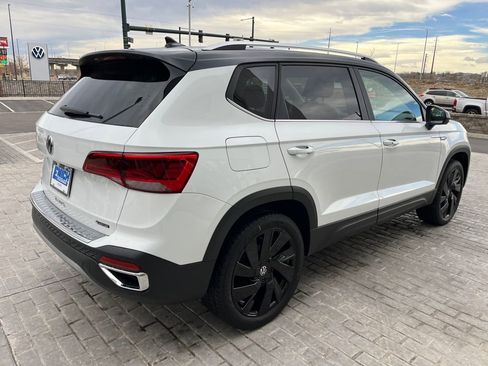 Certified 2024 Volkswagen Taos SE image 7