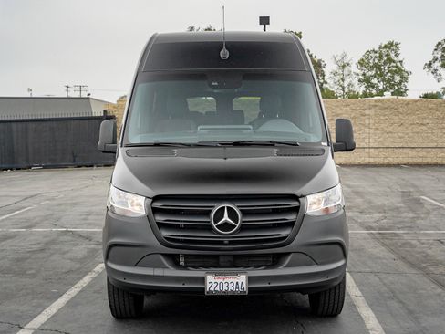 Used 2024 Mercedes-Benz Sprinter 2500 image 2