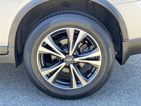 Certified 2020 Nissan Rogue SV w/ Sun & Sound Touring Package image 11