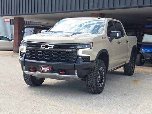 Used 2023 Chevrolet Silverado 1500 ZR2 w/ Technology Package image 3