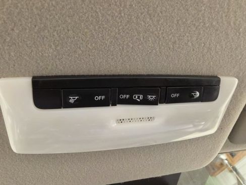 Used 2024 Nissan Versa SV FWD image 17