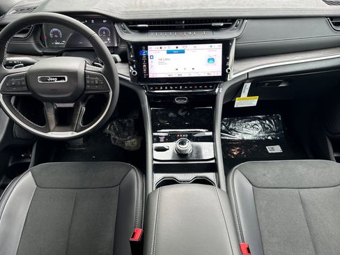 New 2026 Jeep Grand Cherokee Altitude image 10