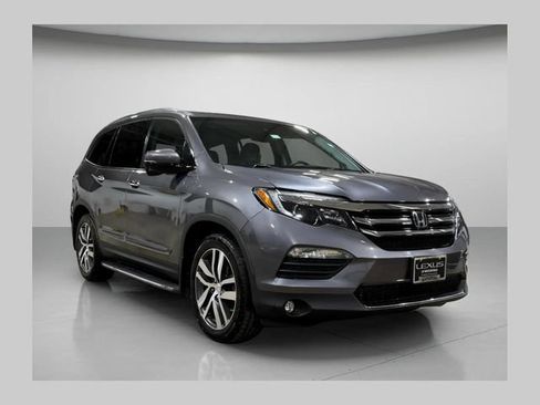Used 2016 Honda Pilot Touring image 1