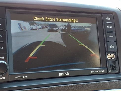 Used 2015 Chrysler Town & Country Touring w/ Driver Convenience Group image 9