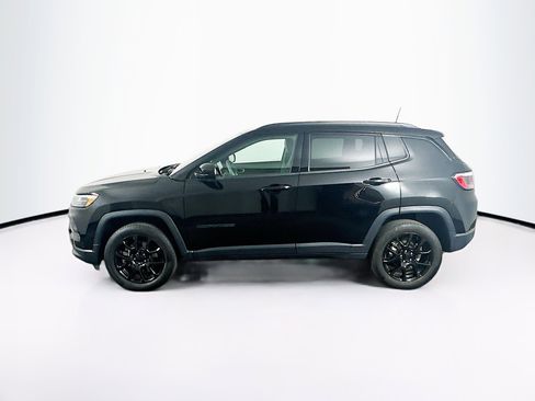 Used 2024 Jeep Compass Latitude w/ Convenience Group AWD/4WD image 4