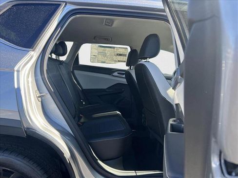 New 2025 Volkswagen Taos SE image 17