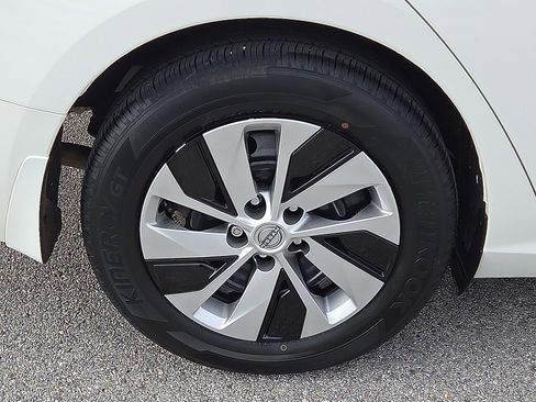 Used 2024 Nissan Altima 2.5 S image 7