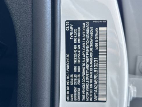 Used 2025 Porsche Macan image 34