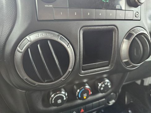 Used 2018 Jeep Wrangler Sport image 26