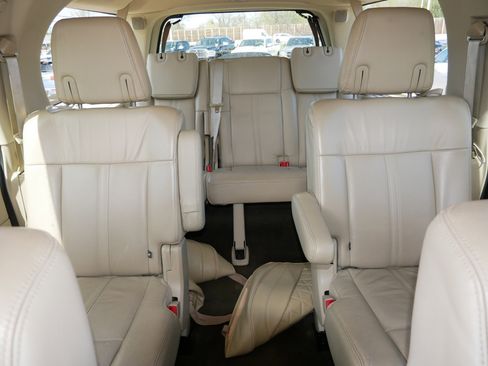 Used 2015 Lincoln Navigator L 4WD w/ Equipment Group 101A Reserve image 13