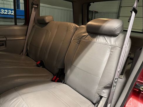 Used 2001 Ford Explorer XLT image 19