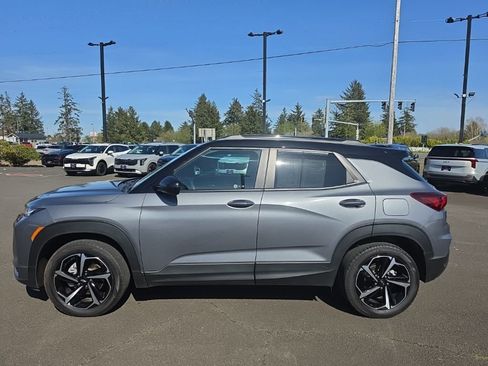 Used 2021 Chevrolet TrailBlazer RS w/ Sun and Liftgate Package AWD/4WD image 3