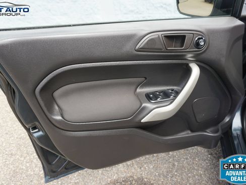 Used 2011 Ford Fiesta SE FWD image 24