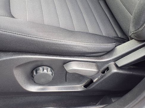 Used 2019 Ford Edge SE FWD image 4