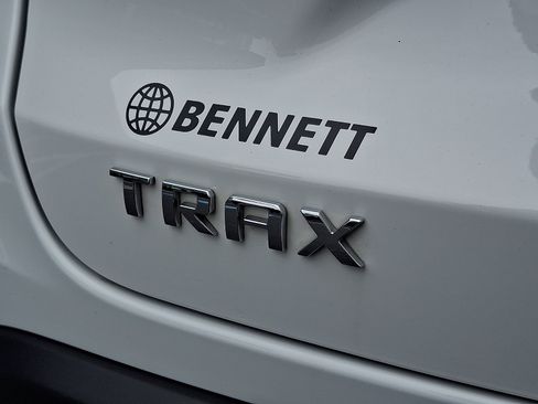 Used 2024 Chevrolet Trax LS FWD image 28