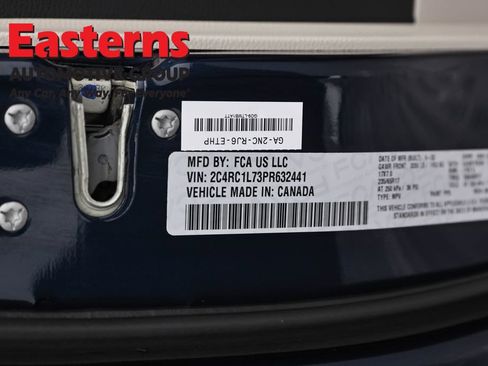 Used 2023 Chrysler Pacifica Touring-L FWD image 36