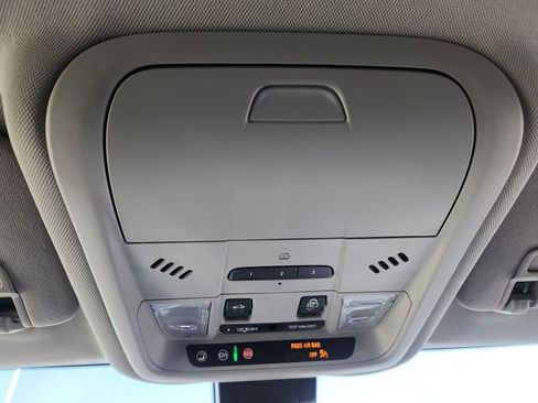 Used 2022 Chevrolet Equinox Premier FWD image 51
