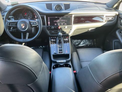 Used 2022 Porsche Macan image 31