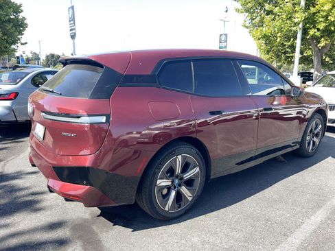 Used 2024 BMW iX xDrive50 w/ Sport Package AWD/4WD image 3