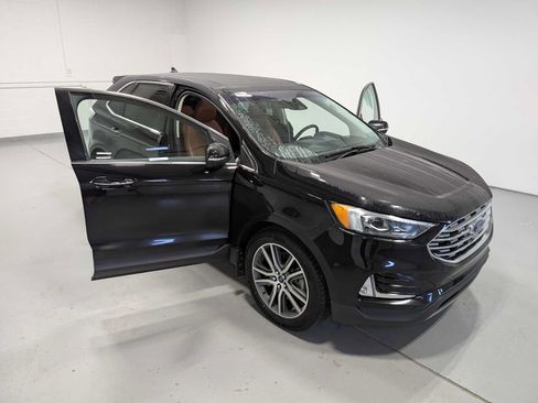 Used 2019 Ford Edge Titanium w/ Equipment Group 301A AWD/4WD image 16